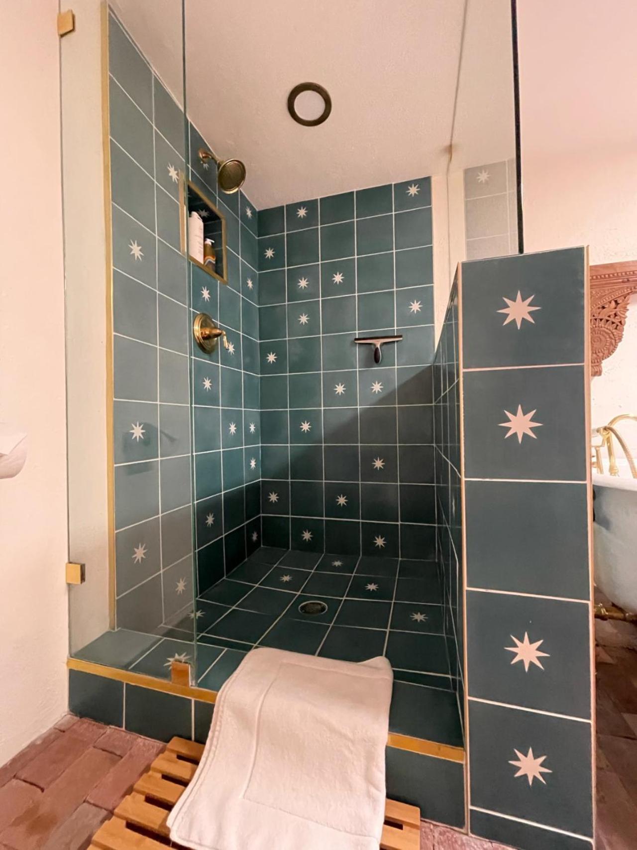 La Dea - Entire Boutique *