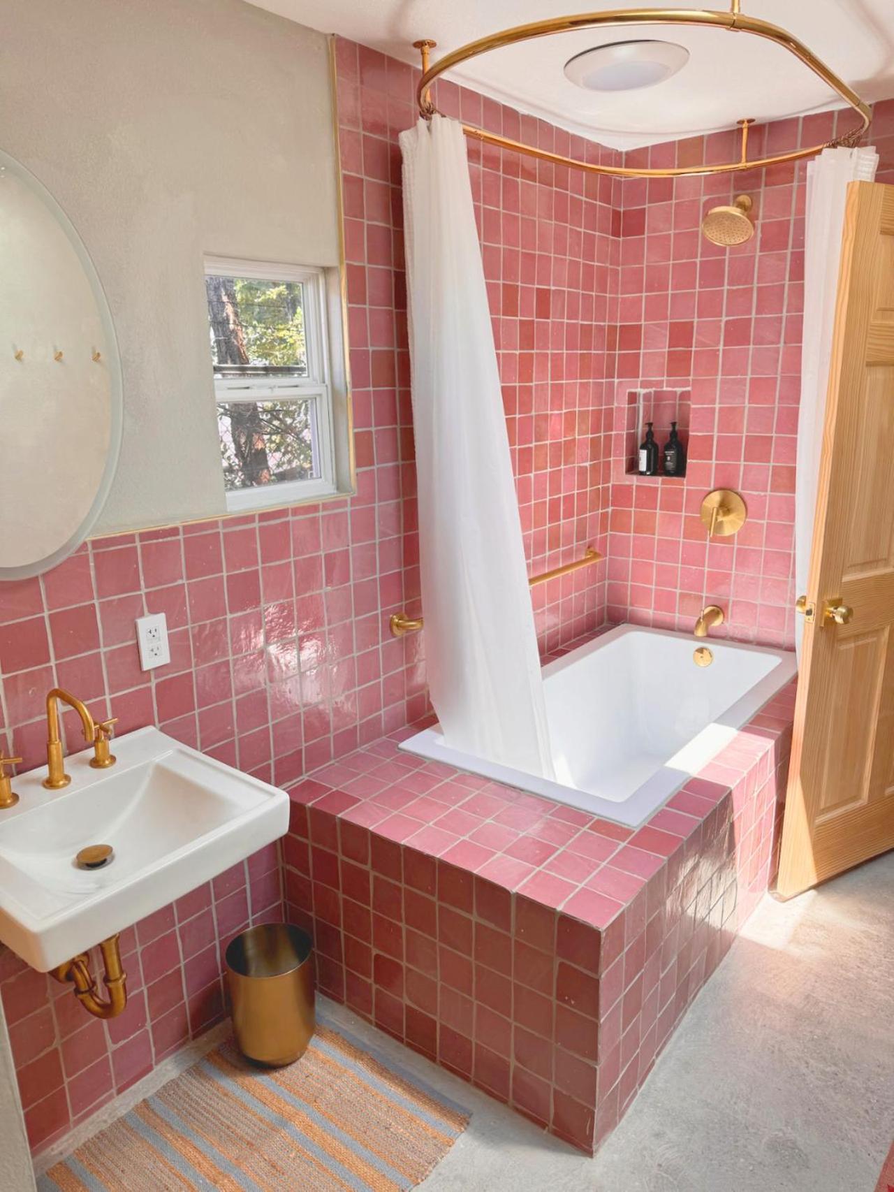 La Dea - Entire Boutique